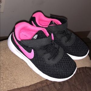 New toddler Nike sneakers size 9